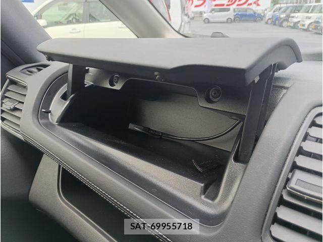 Nissan SERENA 2017-08 8850609-6