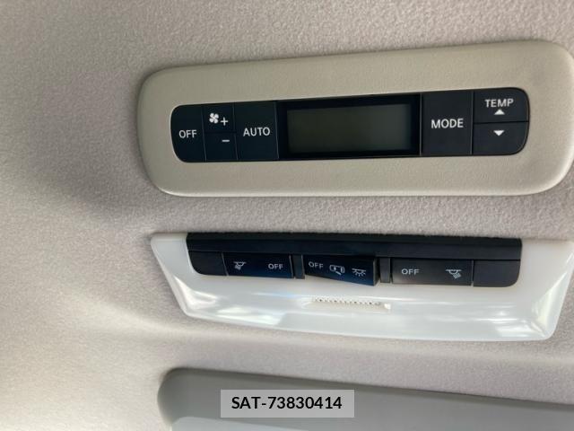 Nissan SERENA 2017-04 8849911-27