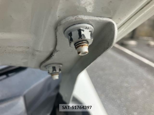 Nissan SERENA 2013-04 8850618-25
