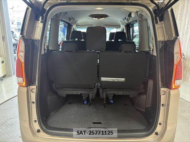 Nissan SERENA 2018-01 8850614-10