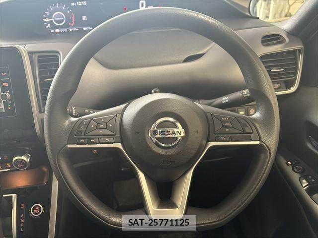 Nissan SERENA 2018-01 8850614-11