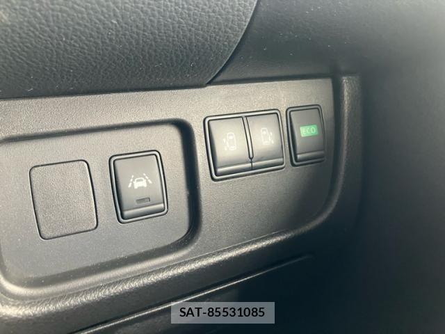 Nissan SERENA 2014-05 8850613-23