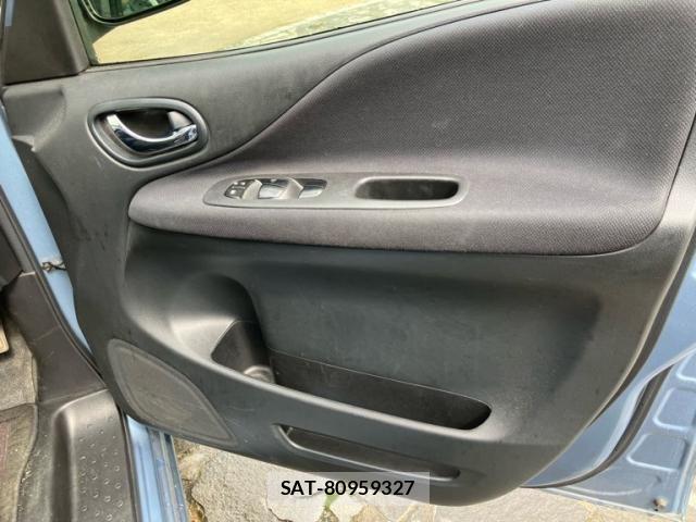Nissan SERENA 2013-11 8872048-16