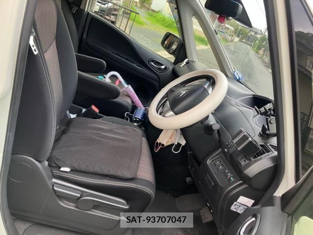Nissan SERENA 2014-11 8882089-10