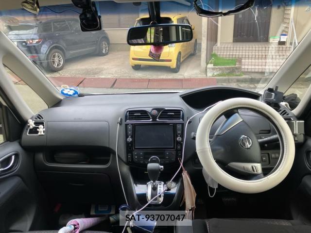 Nissan SERENA 2014-11 8882089-11