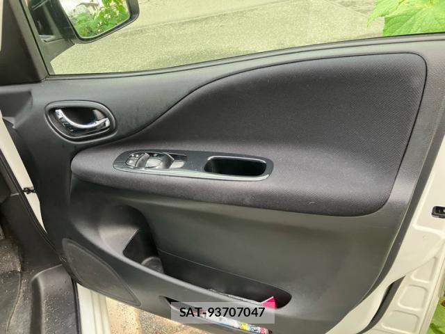 Nissan SERENA 2014-11 8882089-15