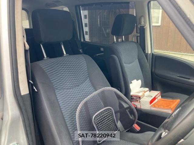 Nissan SERENA 2013-10 8882106-10