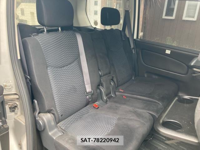 Nissan SERENA 2013-10 8882106-13