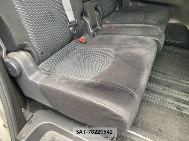 Nissan SERENA 2013-10 8882106-14