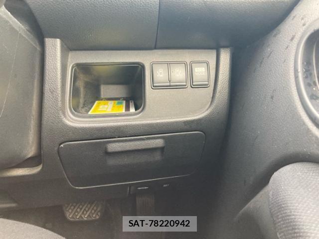 Nissan SERENA 2013-10 8882106-20