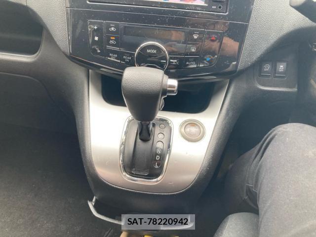 Nissan SERENA 2013-10 8882106-23