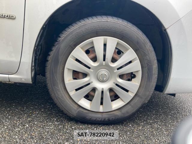 Nissan SERENA 2013-10 8882106-3