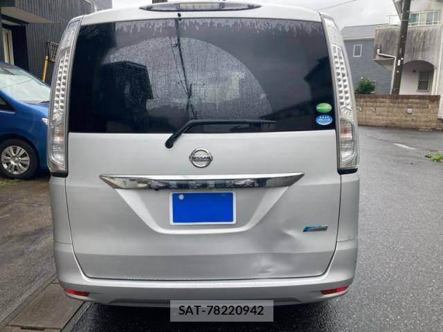 Nissan SERENA 2013-10 8882106-5