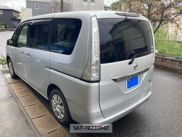 Nissan SERENA 2013-10 8882106-7