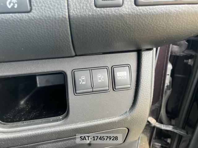 Nissan SERENA 2013-02 8882103-11