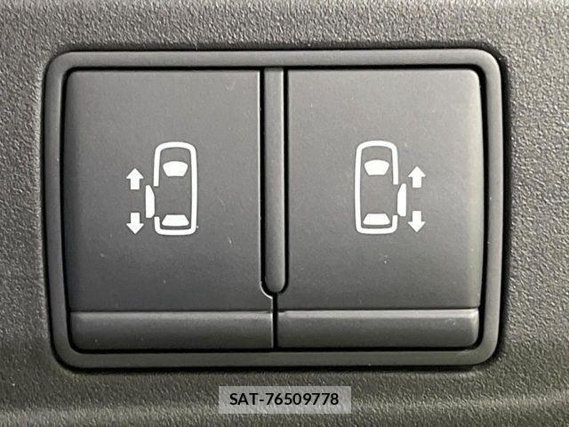 Nissan SERENA 2018-01 8882070-5
