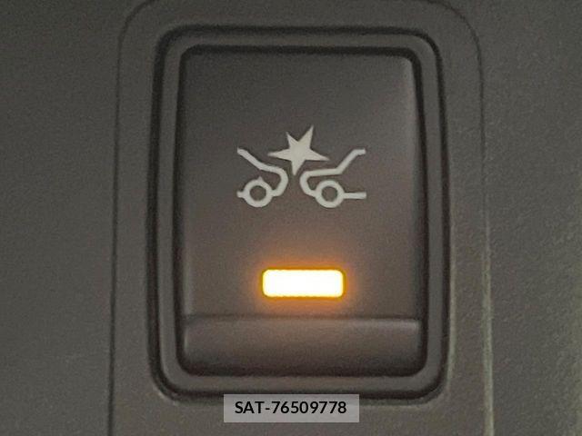 Nissan SERENA 2018-01 8882070-6