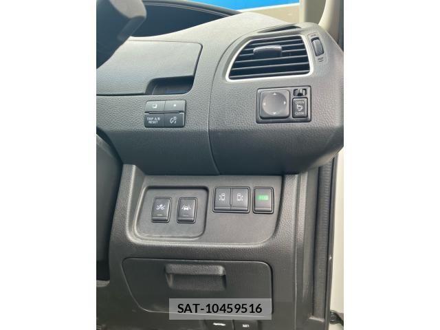 Nissan SERENA 2015-12 8882100-13