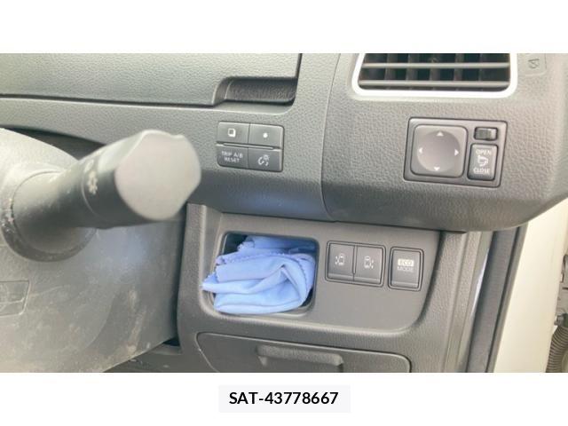 Nissan SERENA 2013-01 8882104-14