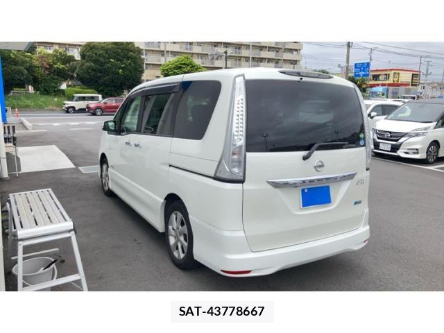 Nissan SERENA 2013-01 8882104-3