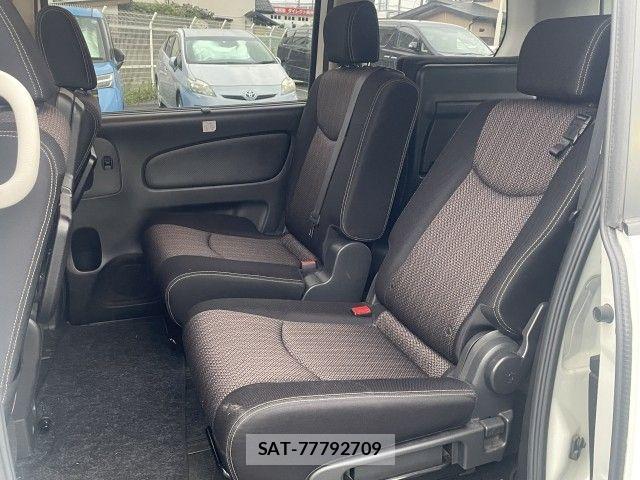 Nissan SERENA 2015-11 8882078-6