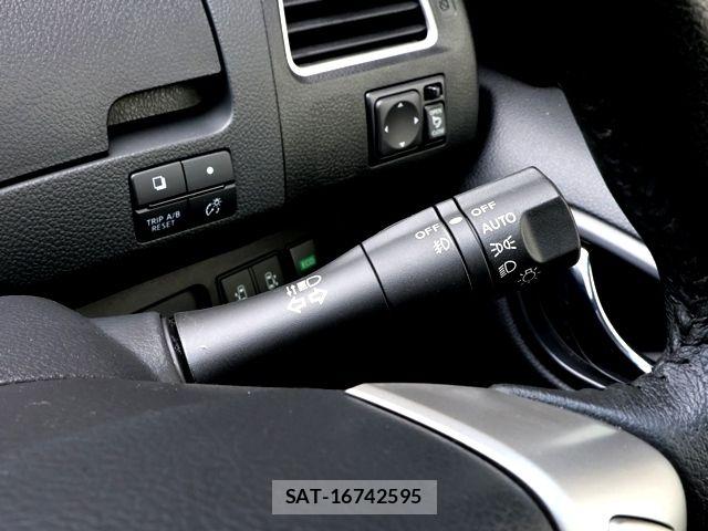 Nissan SERENA 2015-12 8884323-20