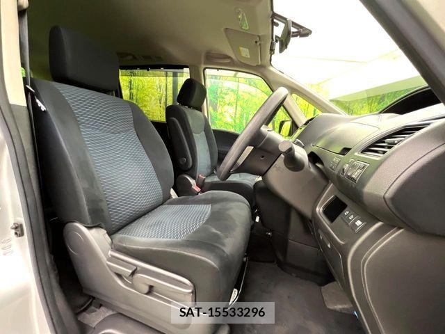 Nissan SERENA 2013-09 8884331-6