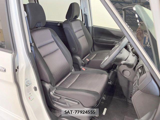 Nissan SERENA 2017-05 1067393-8