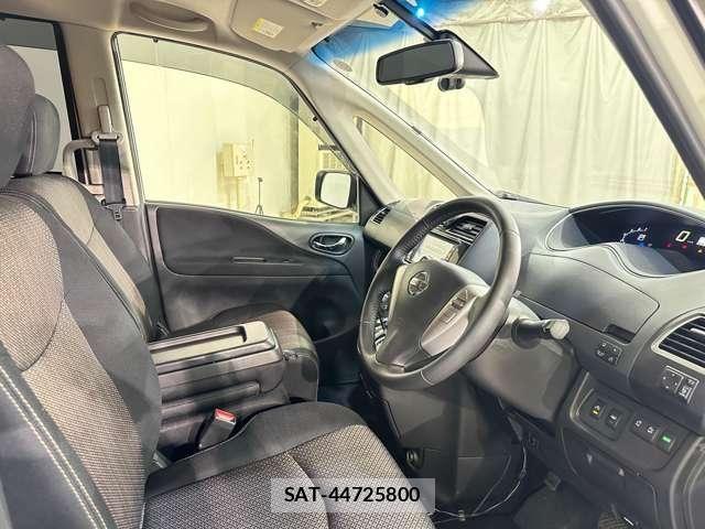 Nissan SERENA 2015-05 5878359-9