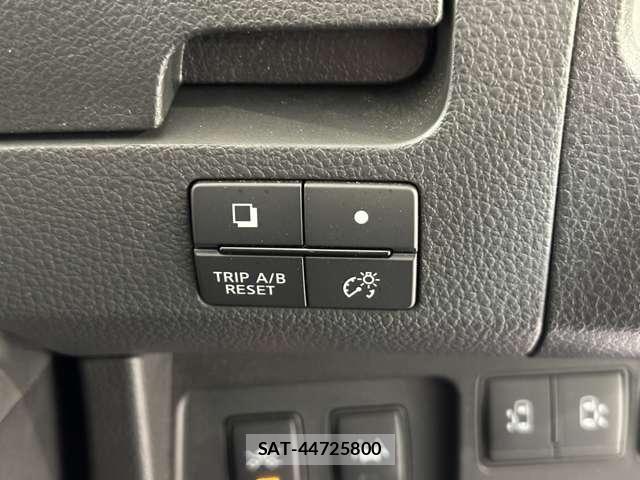 Nissan SERENA 2015-05 5878359-15