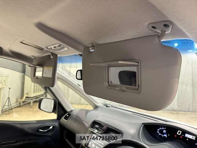 Nissan SERENA 2015-05 5878359-24