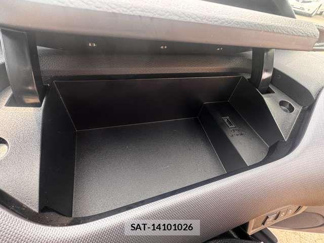 Nissan SERENA 2017-08 6018407-16