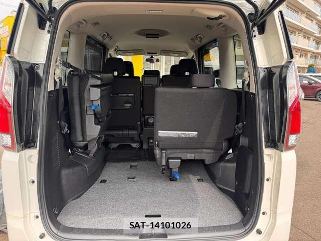 Nissan SERENA 2017-08 6018407-24