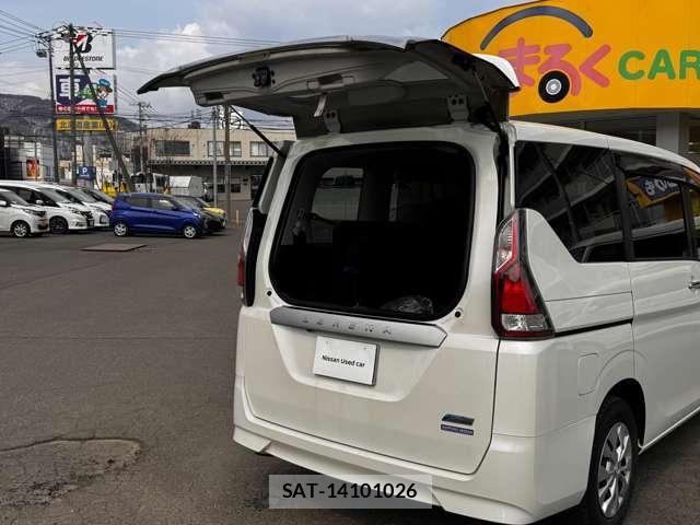 Nissan SERENA 2017-08 6018407-27