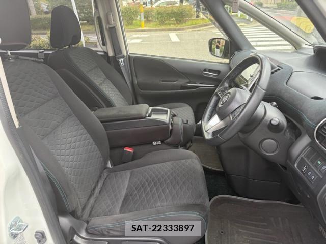 Nissan SERENA 2016-11 6247374-14
