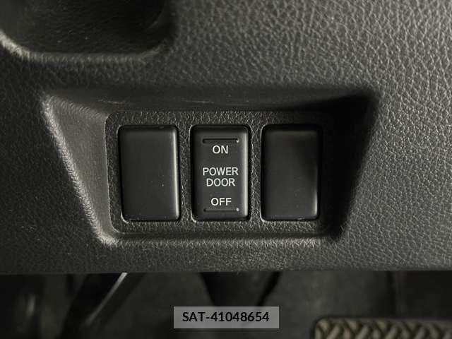 Nissan SERENA 2013-11 6642532-17