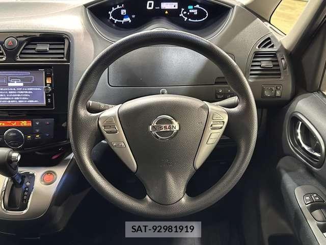 Nissan SERENA 2015-09 6817221-9