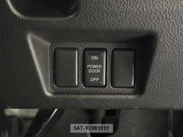 Nissan SERENA 2015-09 6817221-16