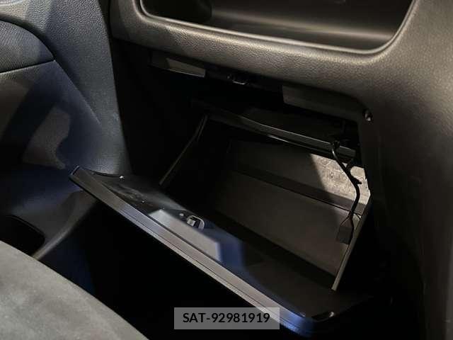 Nissan SERENA 2015-09 6817221-25