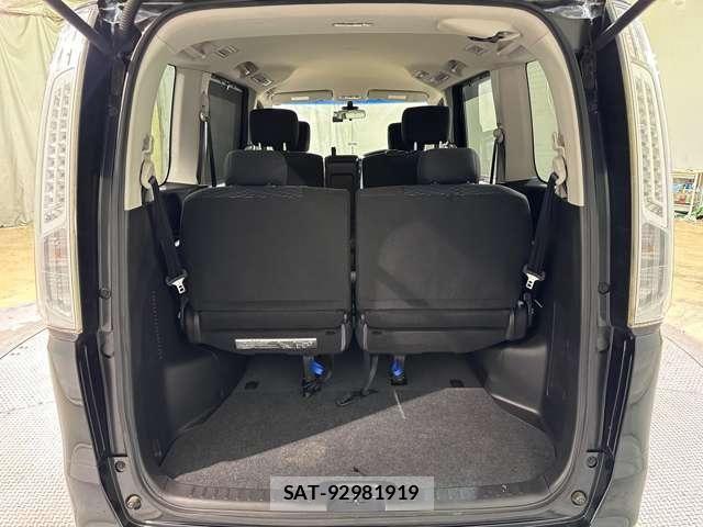 Nissan SERENA 2015-09 6817221-28