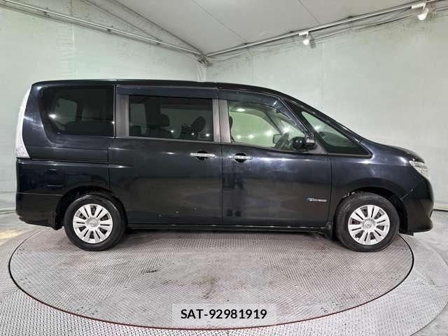Nissan SERENA 2015-09 6817221-3
