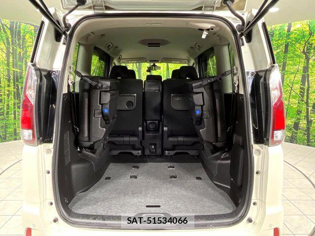 Nissan SERENA 2017-01 6817214-11