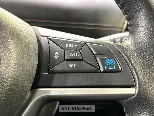 Nissan SERENA 2017-01 6817214-6