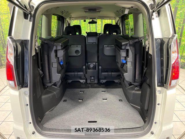 Nissan SERENA 2016-10 7021573-11