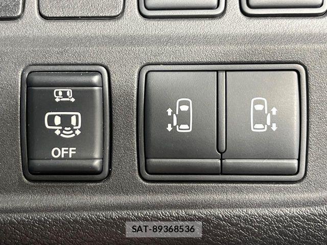Nissan SERENA 2016-10 7021573-6