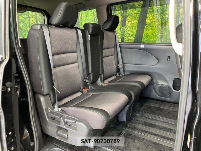 Nissan SERENA 2017-12 7021568-9