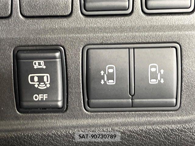 Nissan SERENA 2017-12 7021568-6