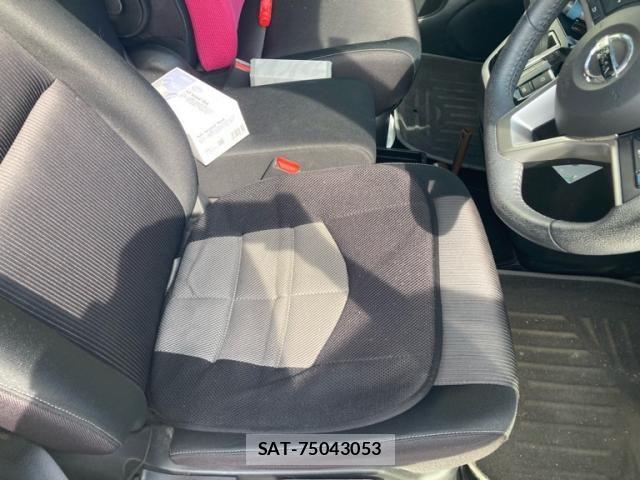 Nissan SERENA 2017-05 7021571-9