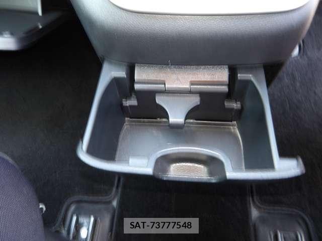 Nissan SERENA 2016-09 7060688-23