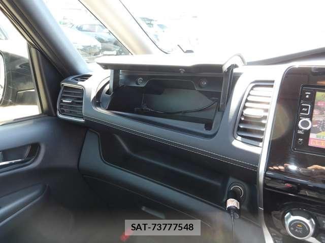Nissan SERENA 2016-09 7060688-26
